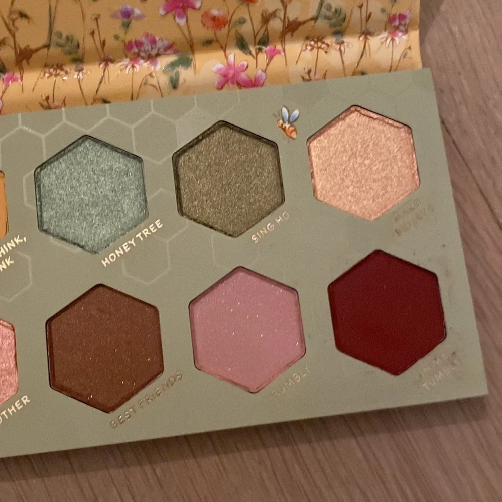 Colourpop x Winnie the Pooh Eyeshadow Palette Sweet as can Bee